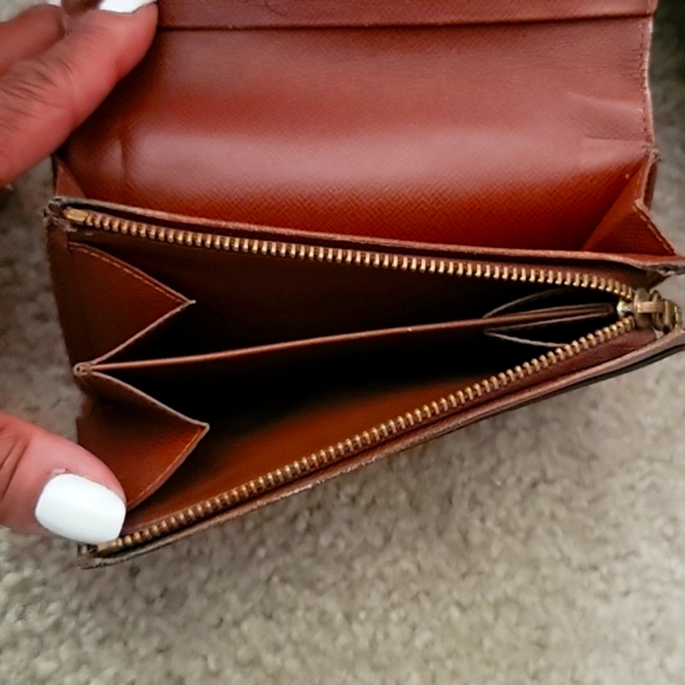 10.LV MONOGRAM WALLET - Picture 5 of 6
